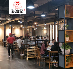 火锅店火爆人气